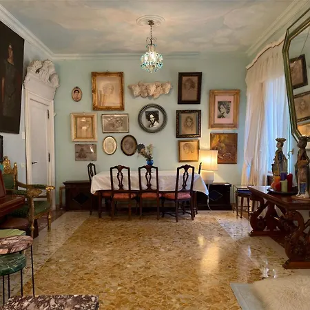 Museum House Apartment Rom